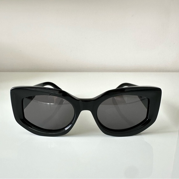 NEW!!! Celine Sunglasses CL40277I 01A Authentic Retail 480$ - Picture 3 of 8